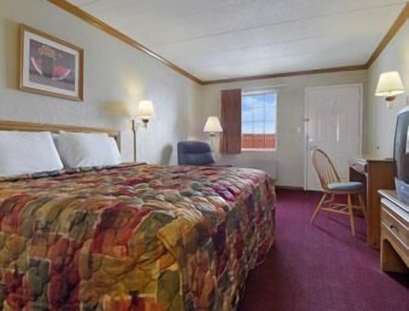 Days Inn By Wyndham Auburn Room photo