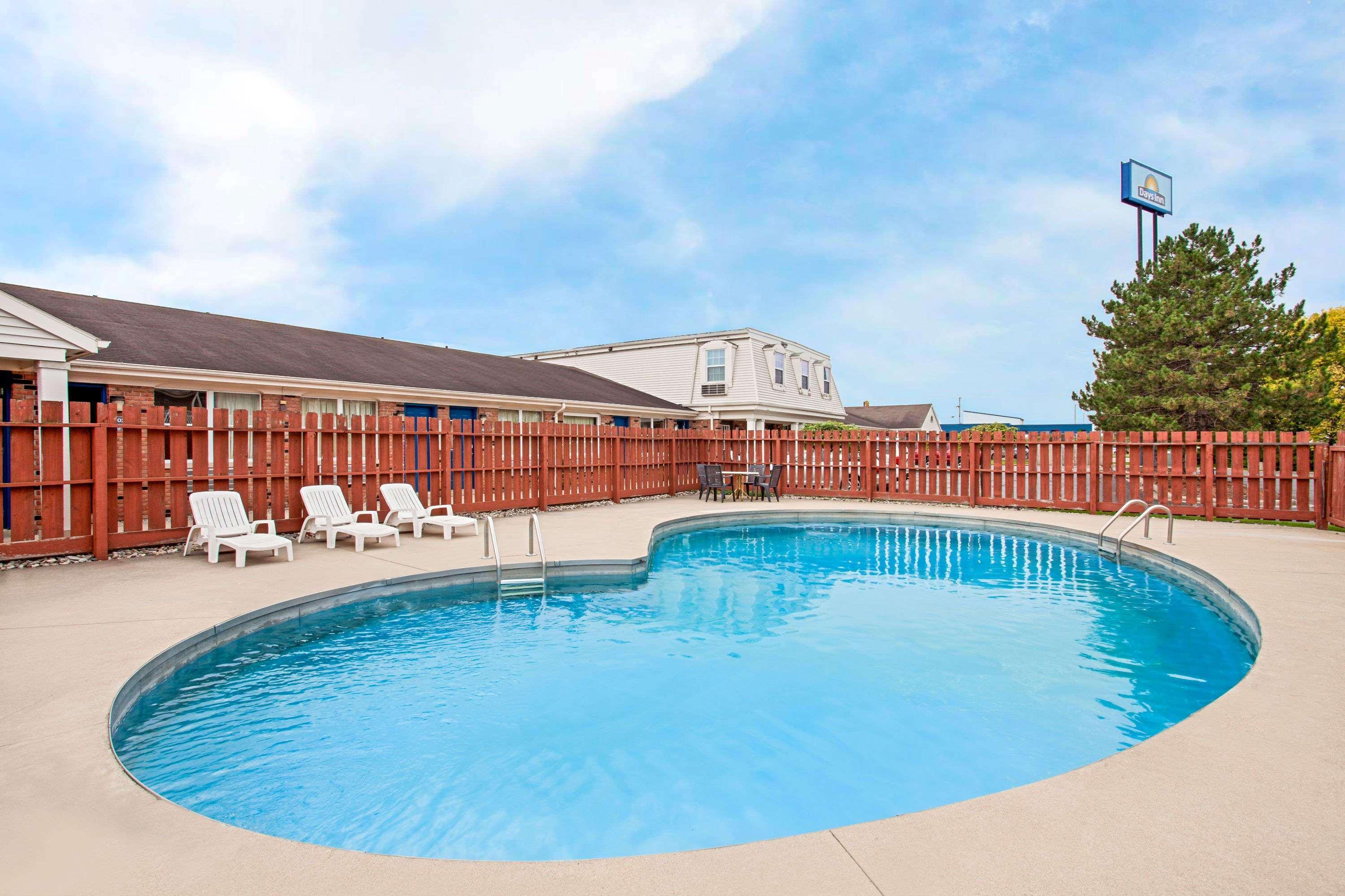 Days Inn By Wyndham Auburn Exterior photo